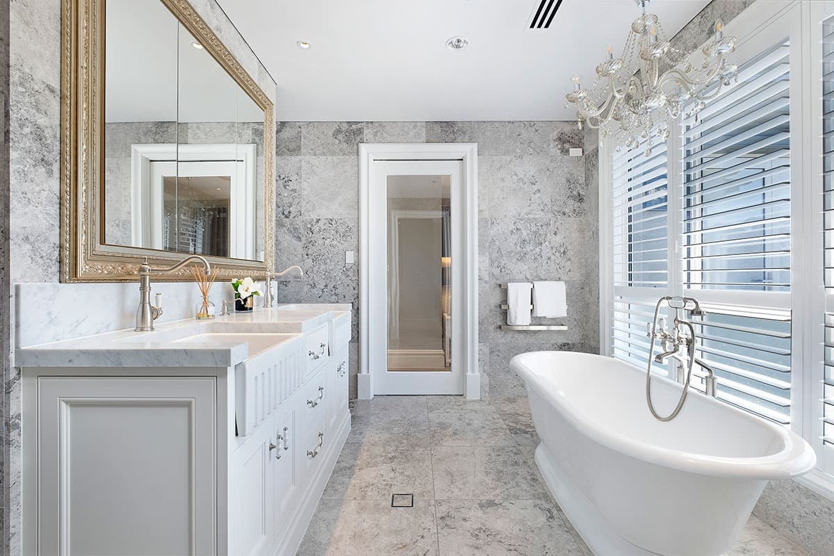 Elegant Showers for Minimalist and Modern Bathrooms