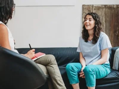 Anxiety Symptoms in Relationships: Causes and Solutions