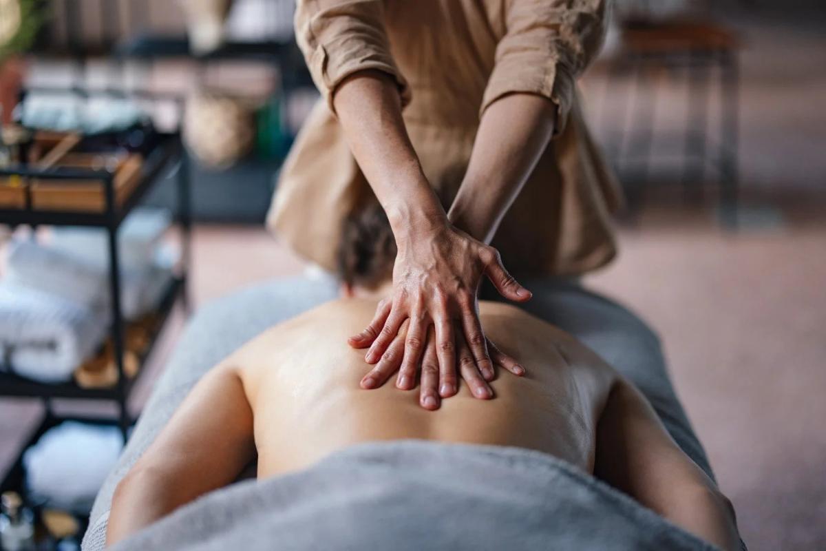 imgi_477_(SE)+therapeutic+massage-3x2.jpg
