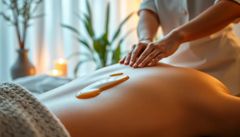 마사지 세션에서 고객의 몸에 오일을 사용하는 전문가의 이미지입니다.